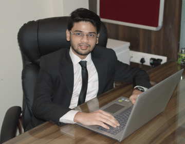 Bhavya Doshi – B.com, CA, FAFD
